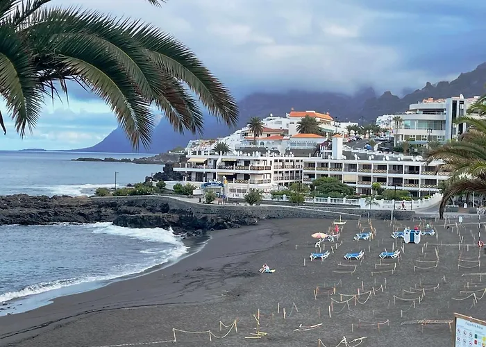 Neptuno Ocean Front * Puerto de Santiago (Tenerife)